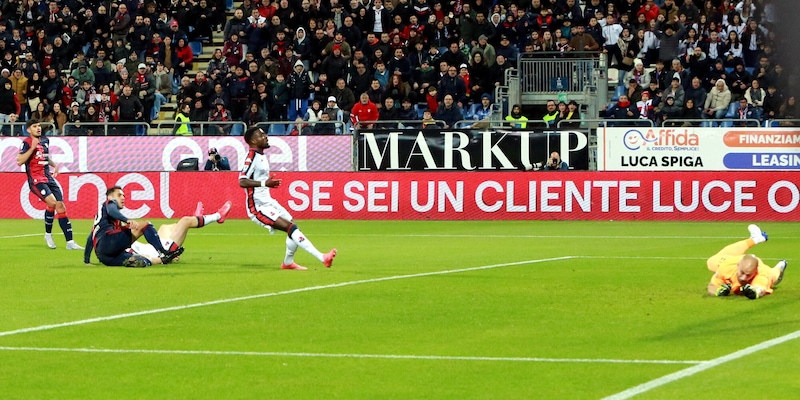 Cornet risponde a Viola: Cagliari e Genoa pareggiano 1-1 1 Cornet risponde a Viola: Cagliari e Genoa pareggiano 1-1