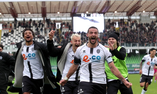 Cesena, tre punti da playoff. Al Frosinone lo scontro salvezza col Mantova 1 Cesena, tre punti da playoff. Al Frosinone lo scontro salvezza col Mantova