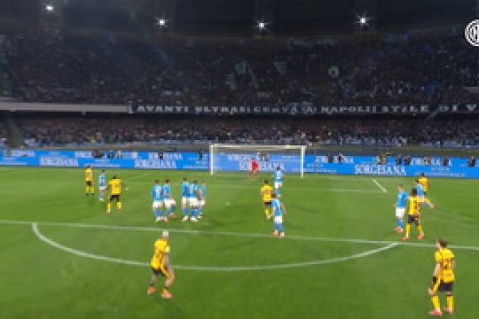 Inter, il gol di Dimarco su punizione contro il Napoli