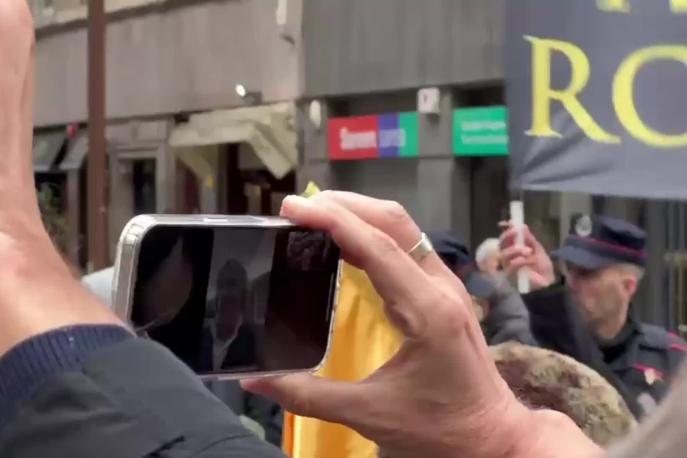 Roma, tifosi in videochiamata con Bruno Conti per gli auguri 1 Roma, tifosi in videochiamata con Bruno Conti per gli auguri