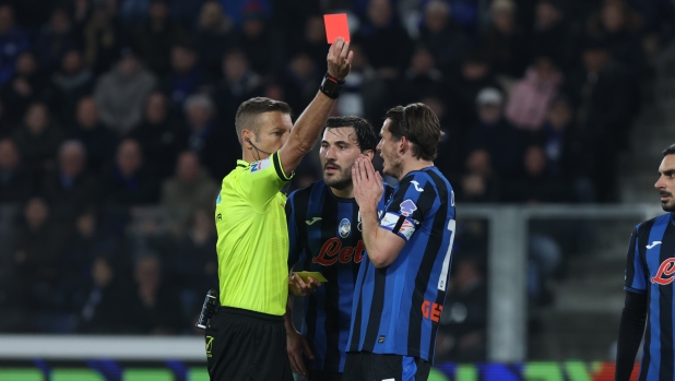 Le pagelle degli arbitri: Massa 5: tra Ederson e Bastoni poco coerente. Marchetti fischia poco: 5,5 1 Le pagelle degli arbitri: Massa 5: tra Ederson e Bastoni poco coerente. Marchetti fischia poco: 5,5