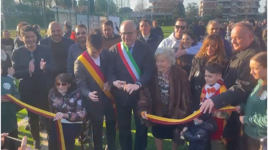 Roma ricorda Mazzone, inaugurato un campo in sua memoria: guarda il video del taglio del nastro 1 Roma ricorda Mazzone, inaugurato un campo in sua memoria: guarda il video del taglio del nastro