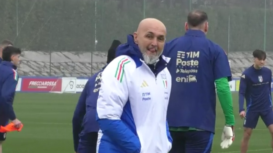 Spalletti show, risate e linguaccia ai giornalisti