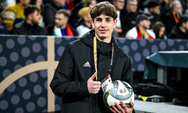 L'eroe del giorno in Germania? Noel, il raccattapalle anti-Italia: "Uno sguardo con Kimmich e..." 1 L'eroe del giorno in Germania? Noel, il raccattapalle anti-Italia: "Uno sguardo con Kimmich e..."