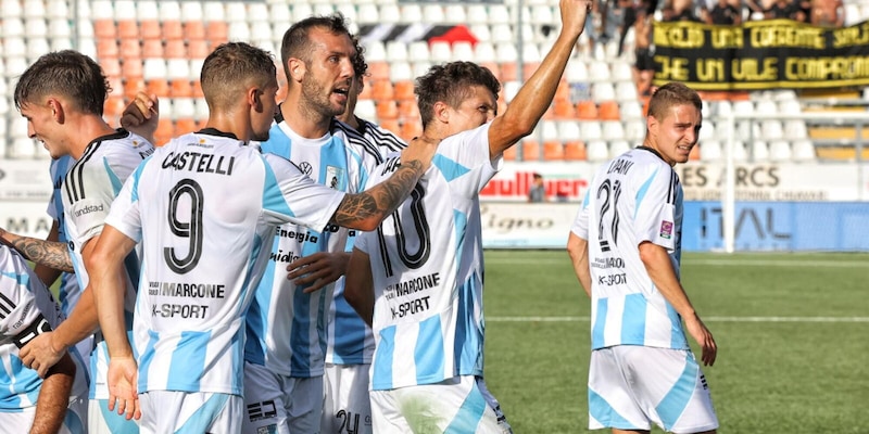 L'Entella è promossa in Serie B con due giornate d'anticipo: decisiva la sconfitta della Ternana 1 L'Entella è promossa in Serie B con due giornate d'anticipo: decisiva la sconfitta della Ternana