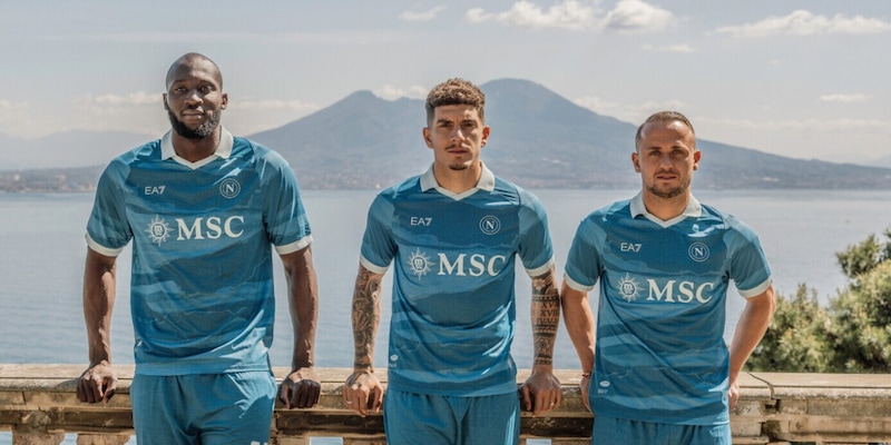 Napoli, presentata la "Partenope Jersey": la nuova maglia per un anniversario speciale 1 Napoli, presentata la "Partenope Jersey": la nuova maglia per un anniversario speciale