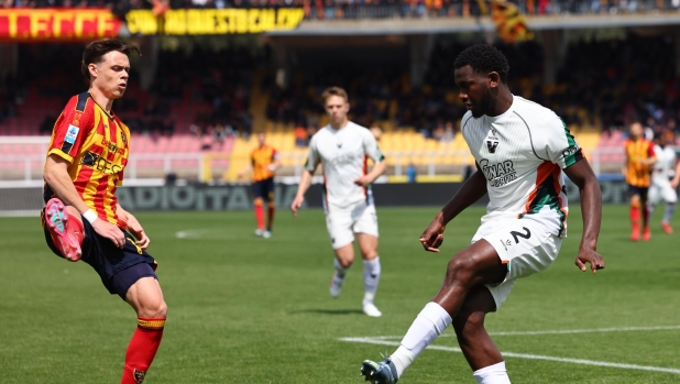 Fa tutto il Lecce: autogol di Gallo, poi Baschirotto riprende il Venezia 1 Fa tutto il Lecce: autogol di Gallo, poi Baschirotto riprende il Venezia