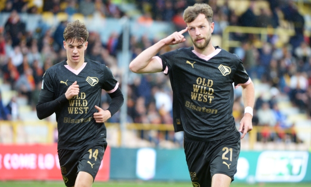 Palermo, colpo grosso da playoff a Catanzaro. Riparte il Südtirol, stop alla Juve Stabia 1 Palermo, colpo grosso da playoff a Catanzaro. Riparte il Südtirol, stop alla Juve Stabia