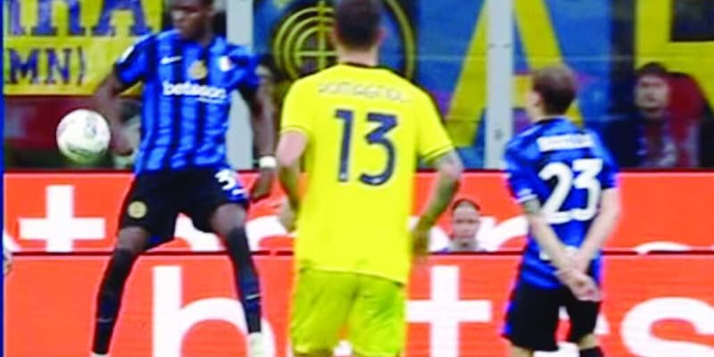 Moviola Inter-Lazio: Chiffi non bene, ma non è una novità 16 Moviola Inter-Lazio: Chiffi non bene, ma non è una novità