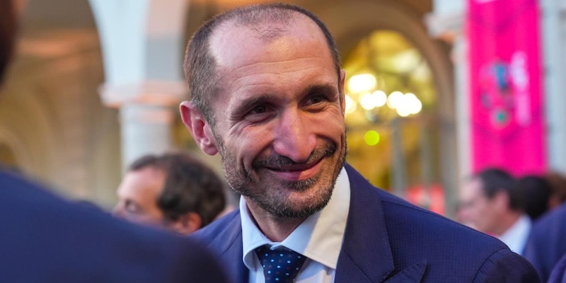 Chiellini nel cuore della Juve: ecco il nuovo ruolo che potrebbe assumere 15 Chiellini nel cuore della Juve: ecco il nuovo ruolo che potrebbe assumere