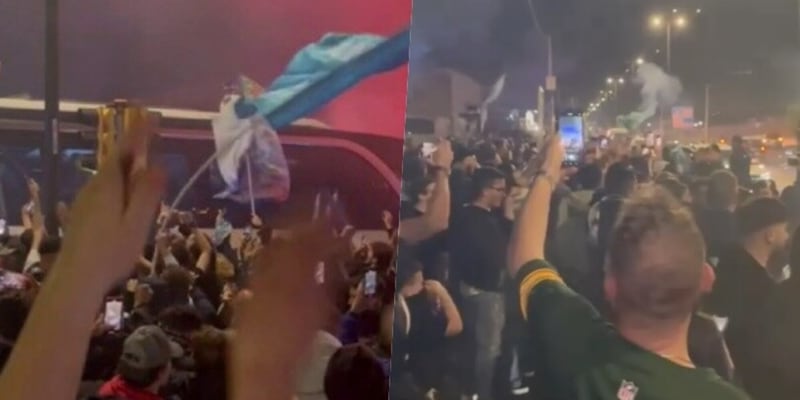 Napoli, migliaia di tifosi in festa a Capodichino: "La capolista se ne va..." 16 Napoli, migliaia di tifosi in festa a Capodichino: "La capolista se ne va..."