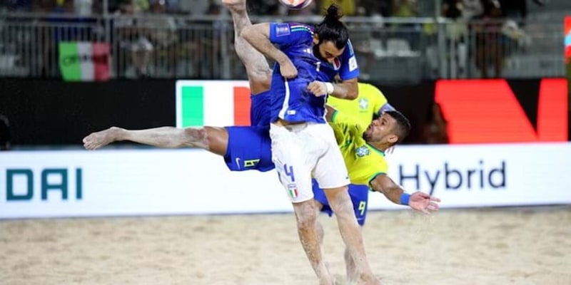 Beach Soccer, l'Italia sfiora l'impresa al Mondiale: il Brasile vince 2-1 16 Beach Soccer, l'Italia sfiora l'impresa al Mondiale: il Brasile vince 2-1