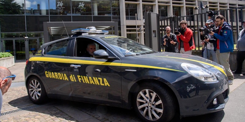 Ai domiciliari i gestori delle scommesse dei calciatori 14 Ai domiciliari i gestori delle scommesse dei calciatori