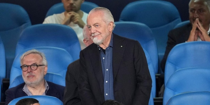 Napoli campione, lo scudetto di De Laurentiis: “ricostruzione” vincente con Conte 14 Napoli campione, lo scudetto di De Laurentiis: “ricostruzione” vincente con Conte