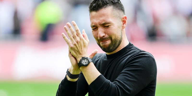 Farioli lascia l’Ajax dopo la beffa in Eredivisie: il comunicato ufficiale 12 Farioli lascia l’Ajax dopo la beffa in Eredivisie: il comunicato ufficiale