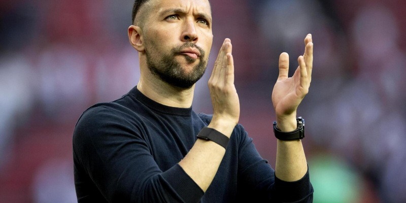 Ufficiale, Farioli lascia l'Ajax: "Visioni diverse tra me e la società" 12 Ufficiale, Farioli lascia l'Ajax: "Visioni diverse tra me e la società"