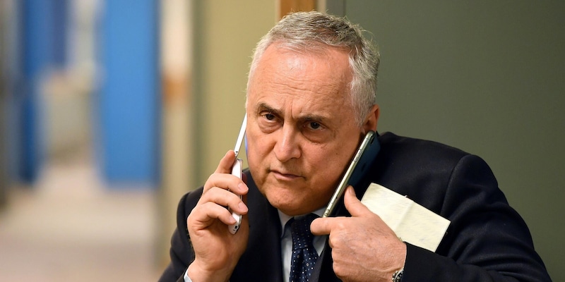 Lotito, la telefonata con un tifoso della Lazio è virale: "I giocatori hanno in testa la m..." 14 Lotito, la telefonata con un tifoso della Lazio è virale: "I giocatori hanno in testa la m..."
