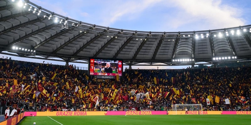Roma-Milan, l'Olimpico sarà tutto giallorosso: anche i posti in Distinti Nord-Ovest in vendita 15 Roma-Milan, l'Olimpico sarà tutto giallorosso: anche i posti in Distinti Nord-Ovest in vendita
