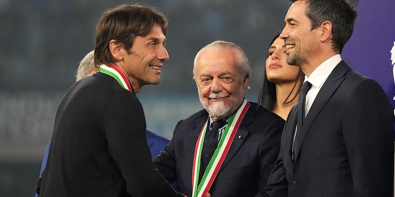 De Laurentiis: "Non sono sazio. Conte rimane al Napoli? State sereni..." 15 De Laurentiis: "Non sono sazio. Conte rimane al Napoli? State sereni..."