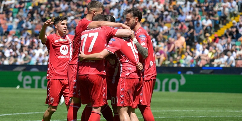 L'Udinese crolla in casa contro il Monza: ora c'è la Juve allo Stadium 12 L'Udinese crolla in casa contro il Monza: ora c'è la Juve allo Stadium