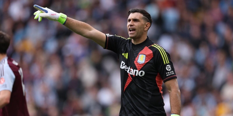 "Emiliano Martinez può lasciare l'Aston Villa: piace a Manchester United e Barcellona" 15 "Emiliano Martinez può lasciare l'Aston Villa: piace a Manchester United e Barcellona"