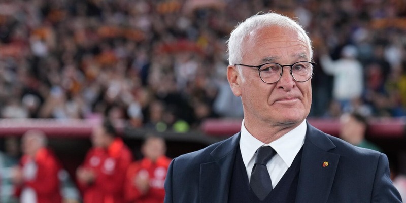 Ranieri tra scaramanzia e realismo: "La Roma non andrà in Champions". Poi parla del nuovo allenatore 15 Ranieri tra scaramanzia e realismo: "La Roma non andrà in Champions". Poi parla del nuovo allenatore