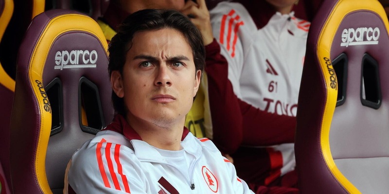 Roma, i convocati di Ranieri per l'Atalanta: Dybala viaggia con la squadra 14 Roma, i convocati di Ranieri per l'Atalanta: Dybala viaggia con la squadra