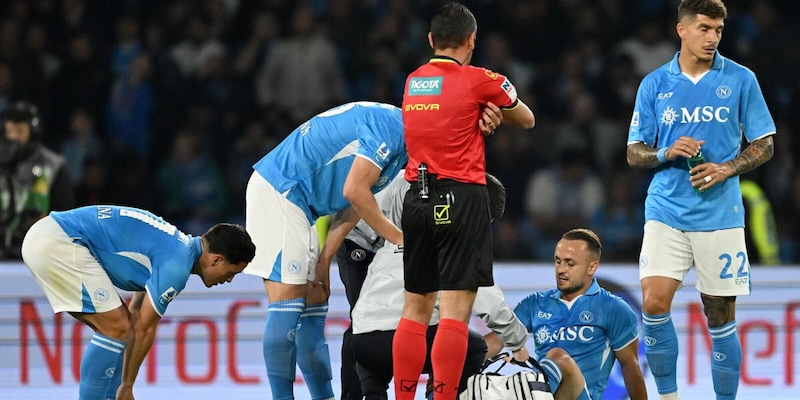Infortunio Lobotka, c'è il comunicato del Napoli: condizioni e tempi di recupero 14 Infortunio Lobotka, c'è il comunicato del Napoli: condizioni e tempi di recupero