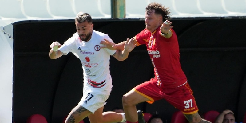 Messina retrocesso in Serie D, il Foggia vince i playout ed è salvo 16 Messina retrocesso in Serie D, il Foggia vince i playout ed è salvo