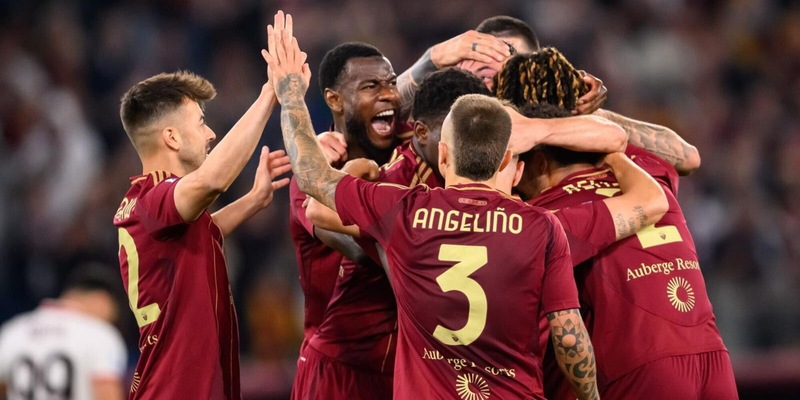 Roma, il discorso della squadra a Torino: "Sogno Champions per i tifosi e per Ranieri" 16 Roma, il discorso della squadra a Torino: "Sogno Champions per i tifosi e per Ranieri"