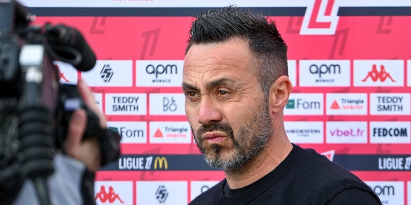 De Zerbi show in conferenza: "È fastidioso, ho fumato sei sigarette e sono andato avanti" 14 De Zerbi show in conferenza: "È fastidioso, ho fumato sei sigarette e sono andato avanti"