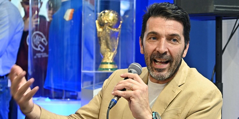 Buffon e il bidone dell'immondizia al posto del cuore: "Mi vergogno, ma..."