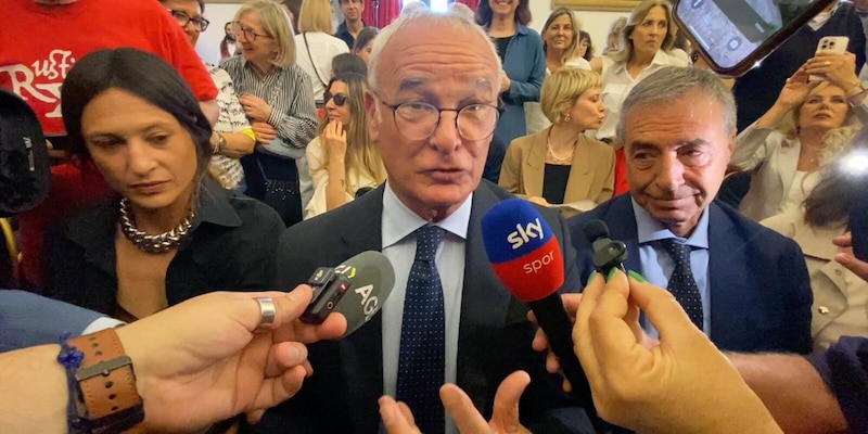 Ranieri: “Il nuovo tecnico sarà una scelta valida. Date fiducia alla Roma”. E su Gasperini… 14 Ranieri: “Il nuovo tecnico sarà una scelta valida. Date fiducia alla Roma”. E su Gasperini…
