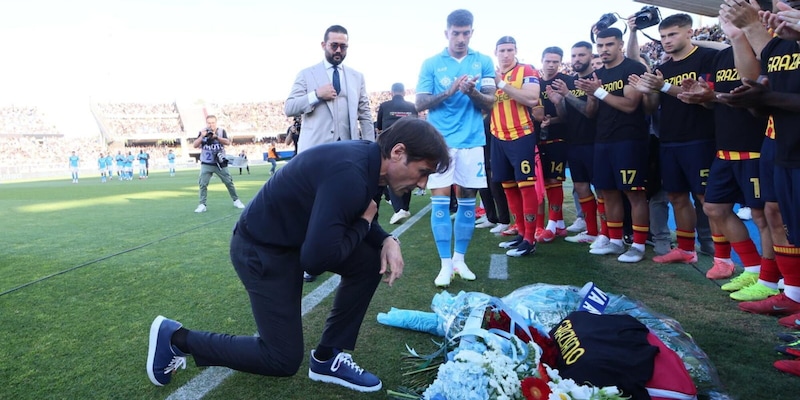 Conte e il bellissimo gesto per Fiorita prima di Lecce-Napoli 14 Conte e il bellissimo gesto per Fiorita prima di Lecce-Napoli