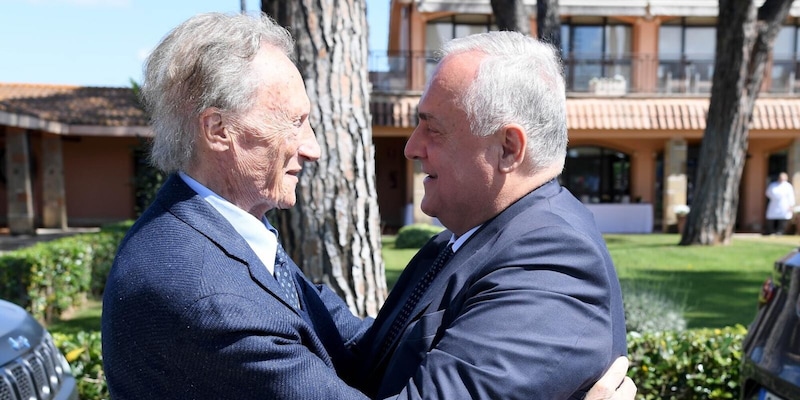 Lazio diretta festa per il 25° anniversario dello scudetto: segui la serata 15 Lazio diretta festa per il 25° anniversario dello scudetto: segui la serata