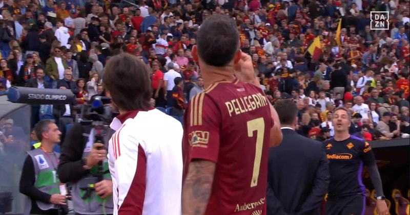 Pellegrini sostituito all'intervallo di Roma-Fiorentina: cosa è successo prima di tornare negli spogliatoi con Dybala 15 Pellegrini sostituito all'intervallo di Roma-Fiorentina: cosa è successo prima di tornare negli spogliatoi con Dybala