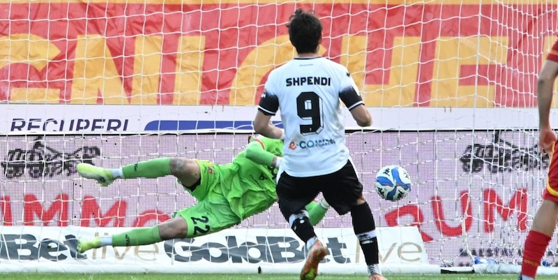 Serie B, Catanzaro in semifinale: decidono Iemmello e Pigliacelli! 14 Serie B, Catanzaro in semifinale: decidono Iemmello e Pigliacelli!