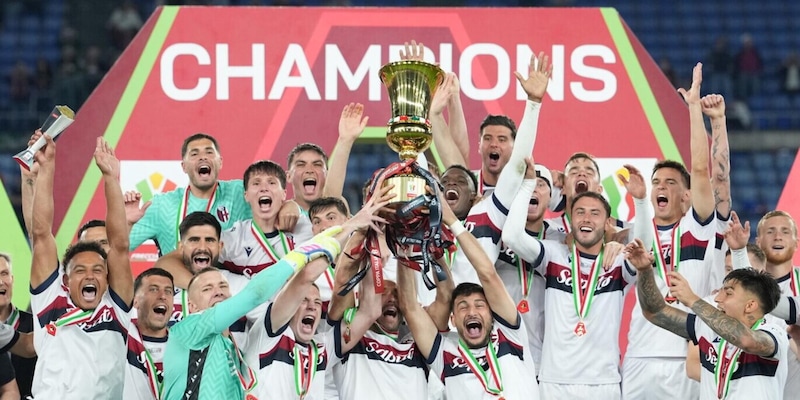 Il Bologna festeggia la Coppa Italia: tutte le info e la parata dei giocatori sul bus scoperto 14 Il Bologna festeggia la Coppa Italia: tutte le info e la parata dei giocatori sul bus scoperto