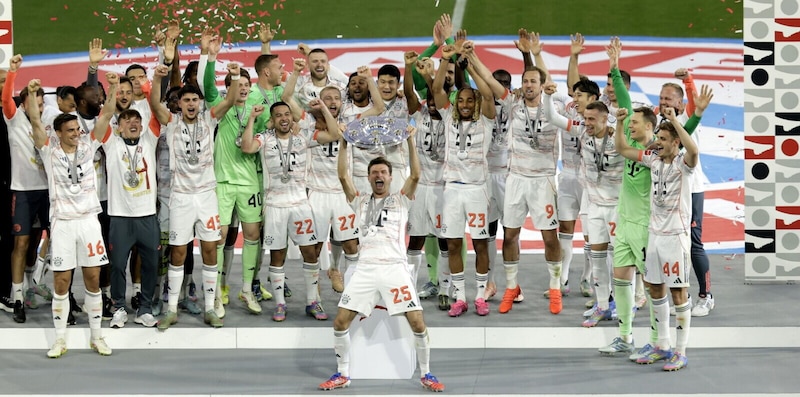 Bayern e Muller, finisce un'epoca: l'addio a una leggenda con la vittoria del campionato 12 Bayern e Muller, finisce un'epoca: l'addio a una leggenda con la vittoria del campionato