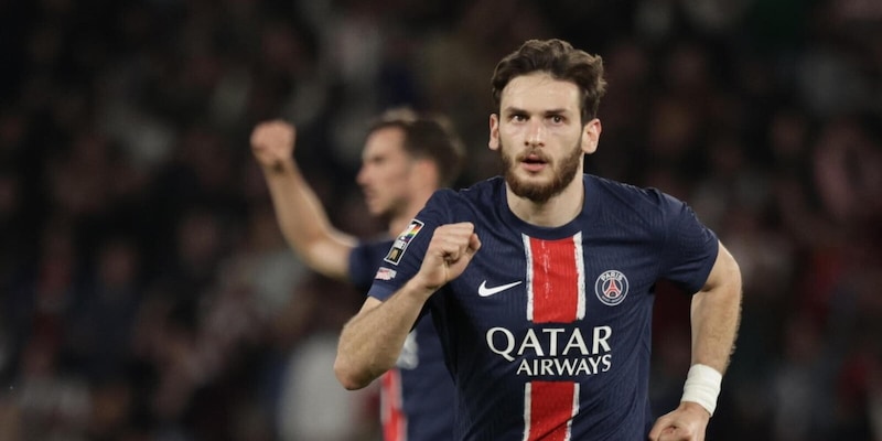 Kvaratskhelia accusa un forte mal di testa prima della finale con il Reims: la scelta di Luis Enrique 15 Kvaratskhelia accusa un forte mal di testa prima della finale con il Reims: la scelta di Luis Enrique