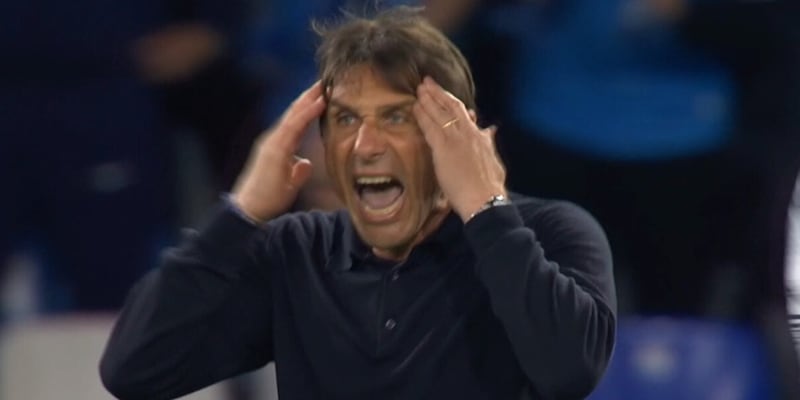 Conte impazzisce al 2-1 del Napoli, la frase urlata e il gesto ai giocatori: "Adesso..." 16 Conte impazzisce al 2-1 del Napoli, la frase urlata e il gesto ai giocatori: "Adesso..."