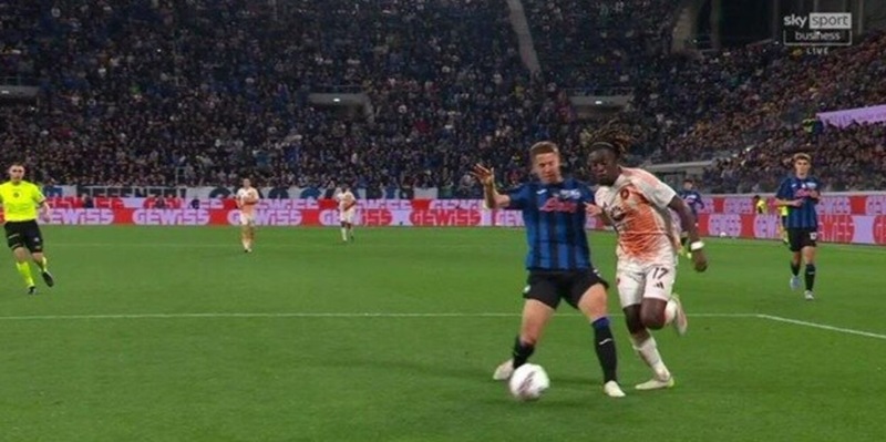 Atalanta-Roma, perché è stato tolto il rigore fischiato su Koné 15 Atalanta-Roma, perché è stato tolto il rigore fischiato su Koné