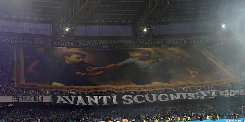Napoli campione d’Italia, spinto da un milione di tifosi 16 Napoli campione d’Italia, spinto da un milione di tifosi