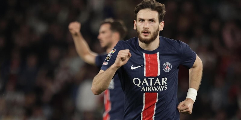 Ligue 1, il Psg vince con una doppietta di Kvara. Retrocede il Saint-Etienne 16 Ligue 1, il Psg vince con una doppietta di Kvara. Retrocede il Saint-Etienne