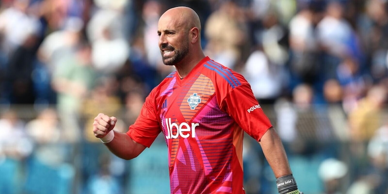 Pepe Reina lascia il calcio a 42 anni: nell'annuncio ufficiale ha già svelato cosa farà 14 Pepe Reina lascia il calcio a 42 anni: nell'annuncio ufficiale ha già svelato cosa farà