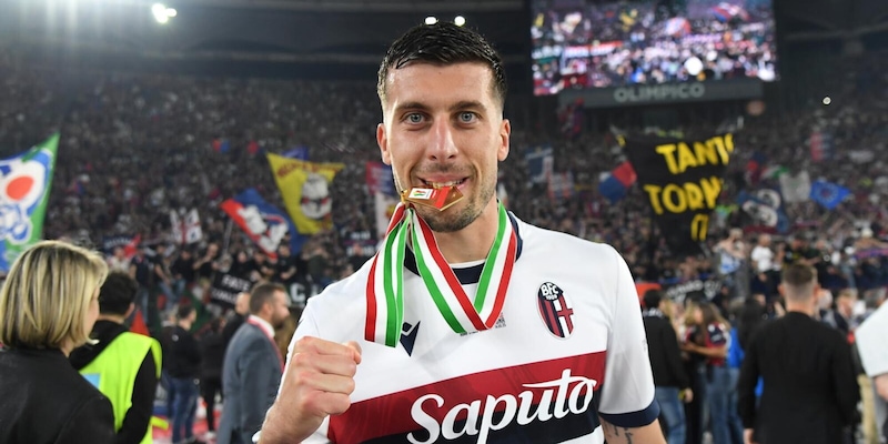 Bologna, è ufficiale: riscattato Casale dalla Lazio. Contratto fino al 2028 15 Bologna, è ufficiale: riscattato Casale dalla Lazio. Contratto fino al 2028