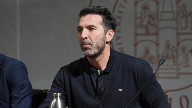 Buffon dubbioso: "Non sono così convinto che Conte lasci il Napoli" 1 Buffon dubbioso: "Non sono così convinto che Conte lasci il Napoli"