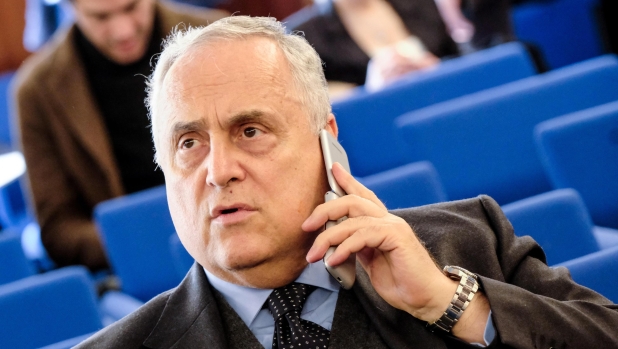 "I giocatori hanno la m. nel cervello": telefonata con un tifoso diventa virale. E Lotito denuncia