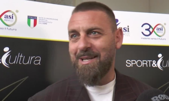 Conclave, fra i 50mila di San Pietro anche De Rossi in attesa della fumata 14 Conclave, fra i 50mila di San Pietro anche De Rossi in attesa della fumata