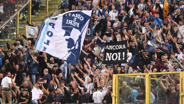 La Questura di Lecce blocca l'entusiasmo dei tifosi del Napoli: "Centinaia di biglietti irregolari" 16 La Questura di Lecce blocca l'entusiasmo dei tifosi del Napoli: "Centinaia di biglietti irregolari"